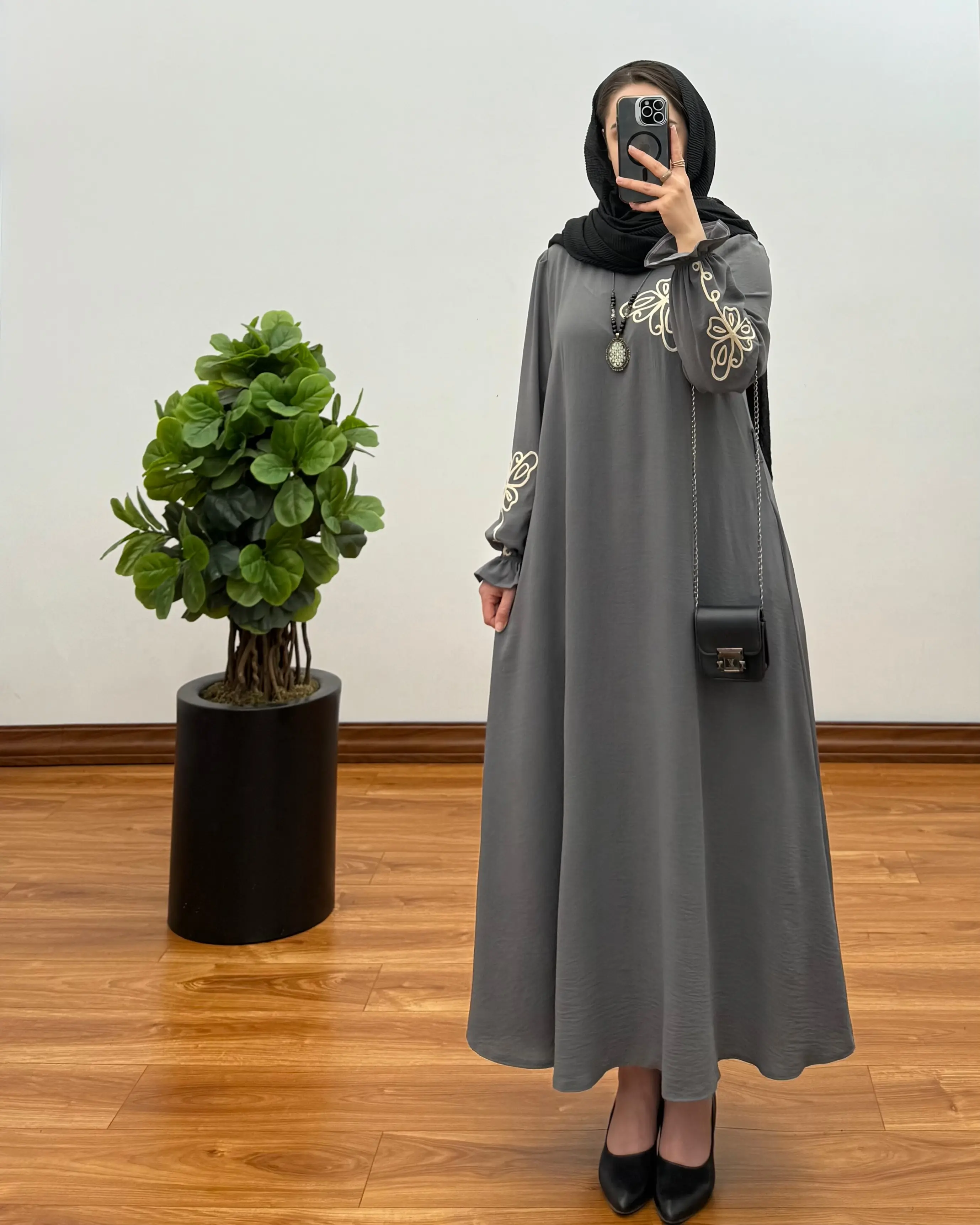 ست کردن لباس با رنگ طوسی